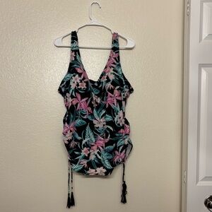 Croft & Barrow Black and Pink swimsuit top women’s 24w